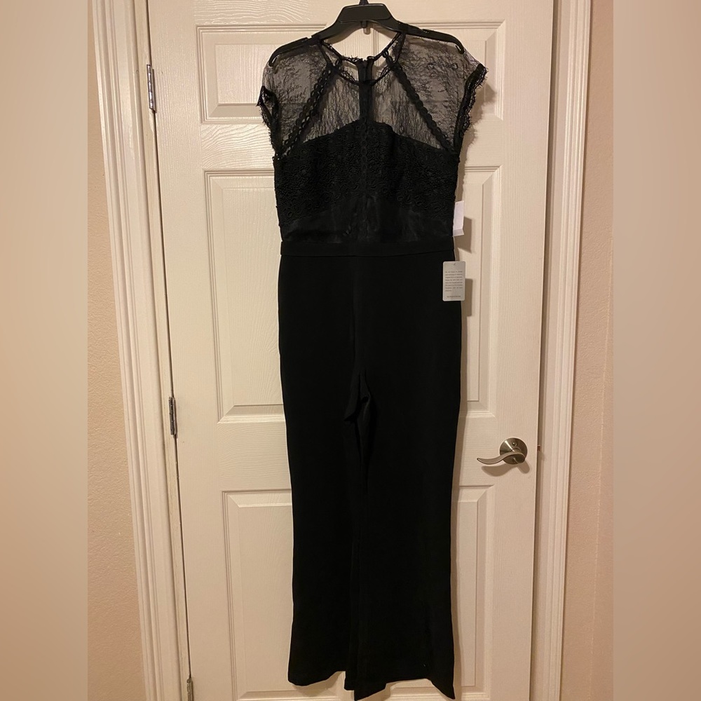 Elegant laced jumpsuit